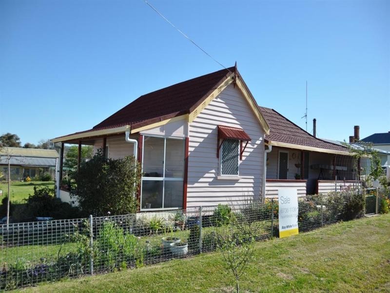 29 Railway Street, Tenterfield NSW 2372