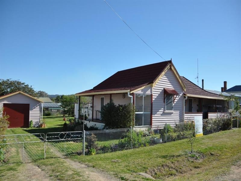 29 Railway Street, Tenterfield NSW 2372