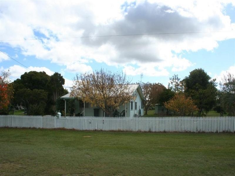 33 Gladstone Street, Jennings NSW 2372