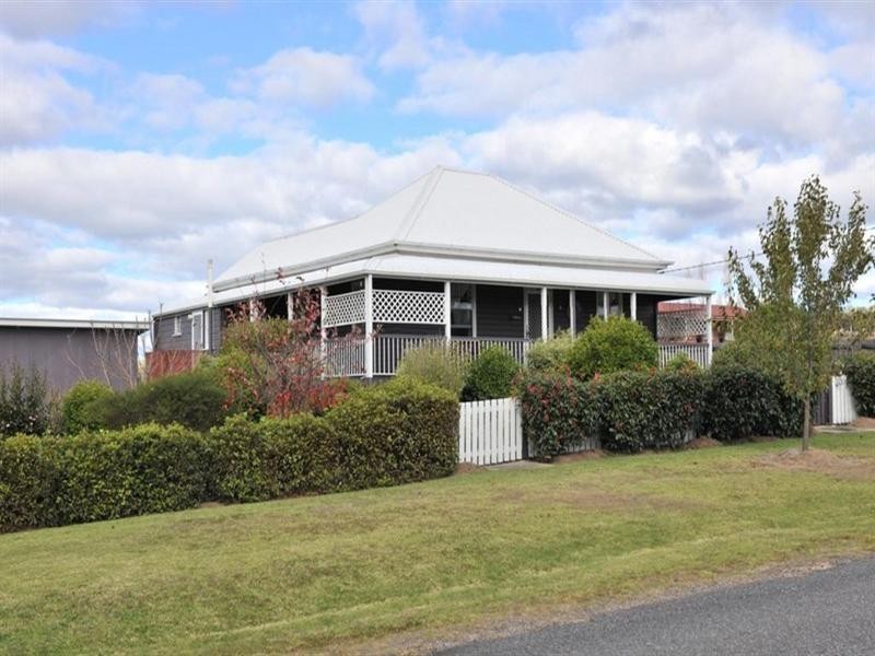 228 Bulwer Street, Tenterfield NSW 2372