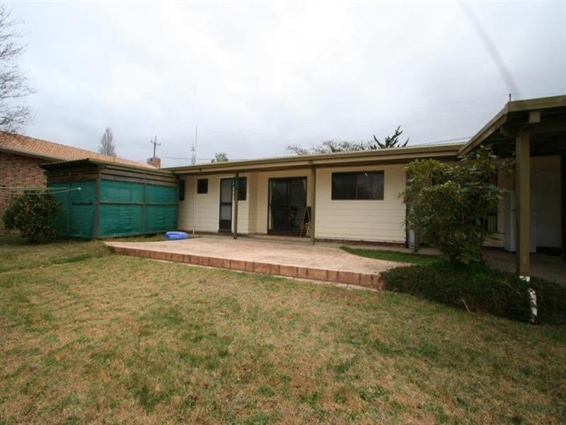25 George Street, Tenterfield NSW 2372