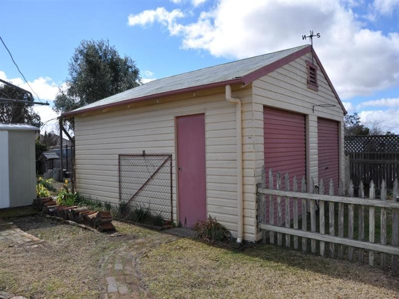 12 Railway Street, Tenterfield NSW 2372