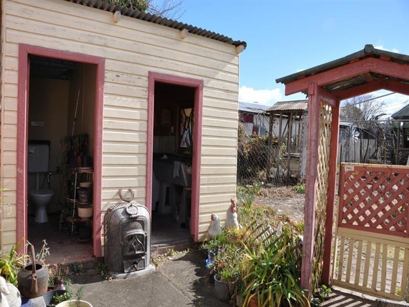 12 Railway Street, Tenterfield NSW 2372
