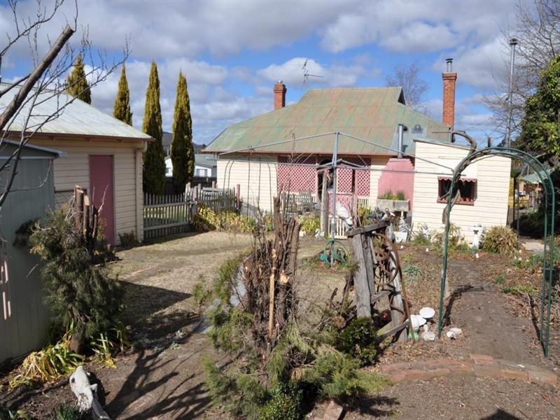 12 Railway Street, Tenterfield NSW 2372