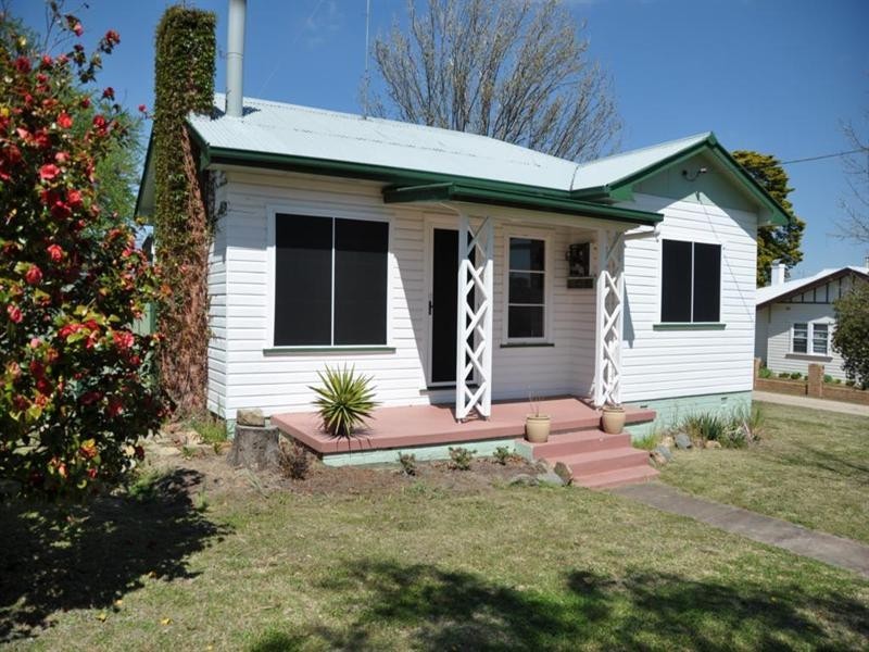 139 Petre Street, Tenterfield NSW 2372