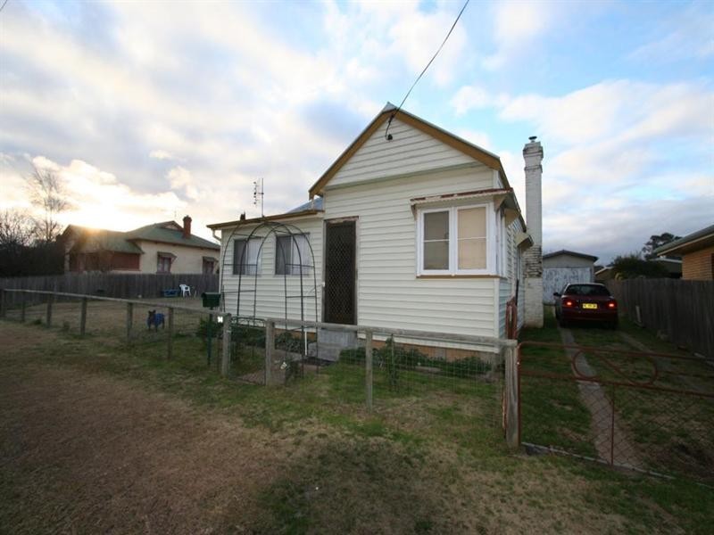 14 Railway Street, Tenterfield NSW 2372