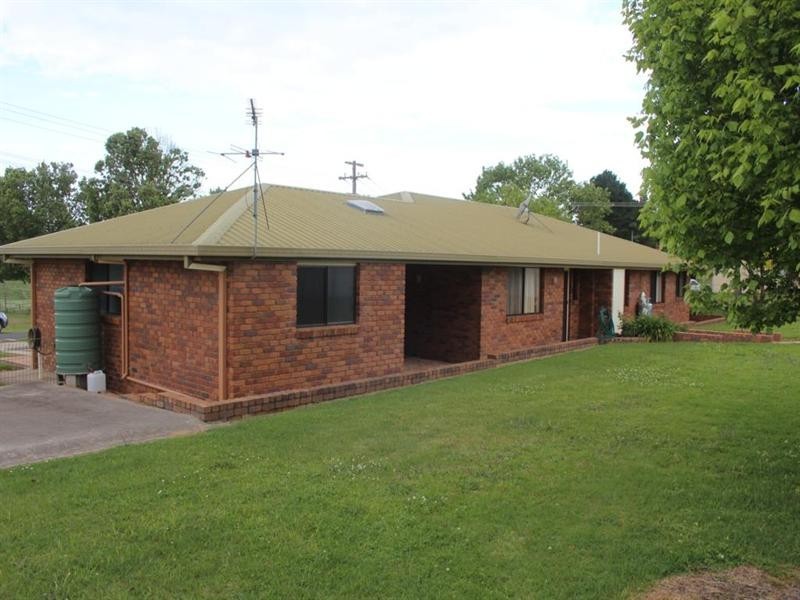 73 Clive Street, Tenterfield NSW 2372