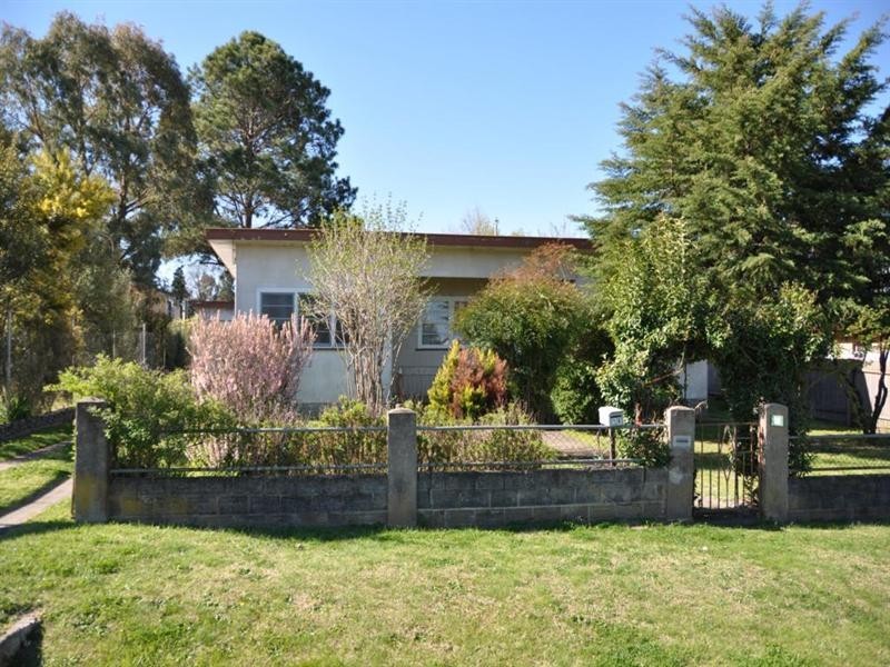 18 Manners Street, Tenterfield NSW 2372