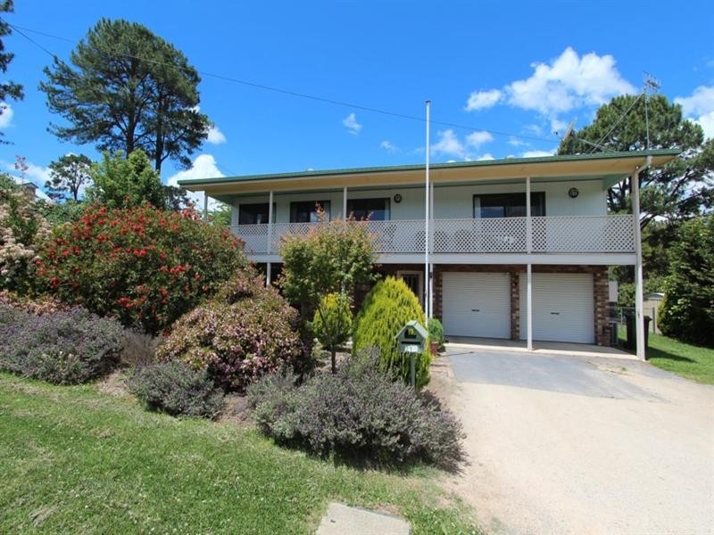 215 East Street, Tenterfield NSW 2372