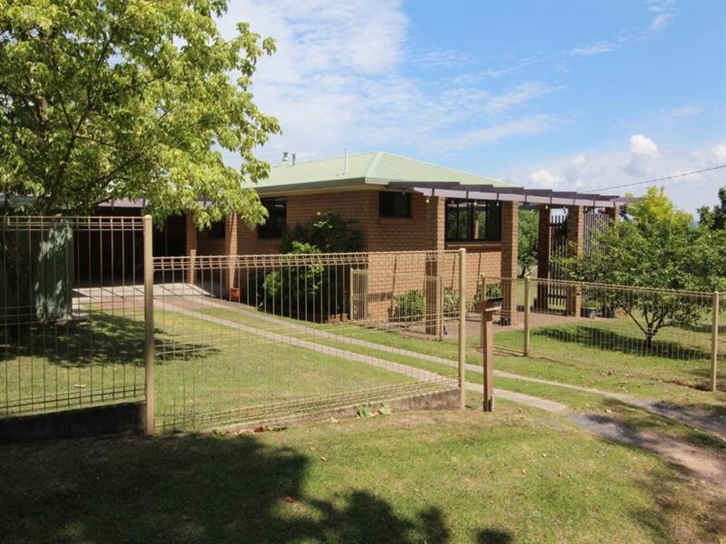 12 Wood Street, Tenterfield NSW 2372