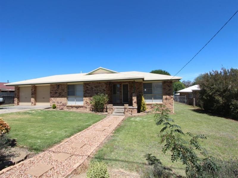223 Bulwer Street, Tenterfield NSW 2372