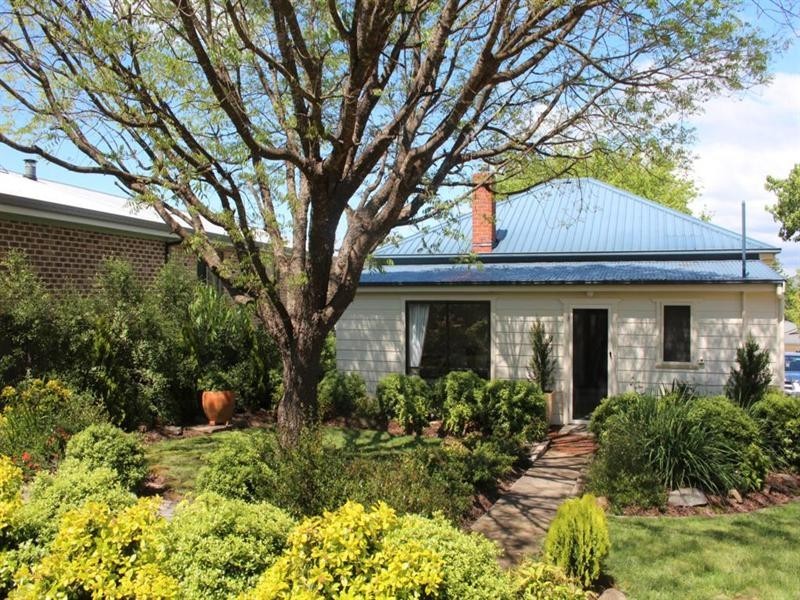 52 George Street, Tenterfield NSW 2372