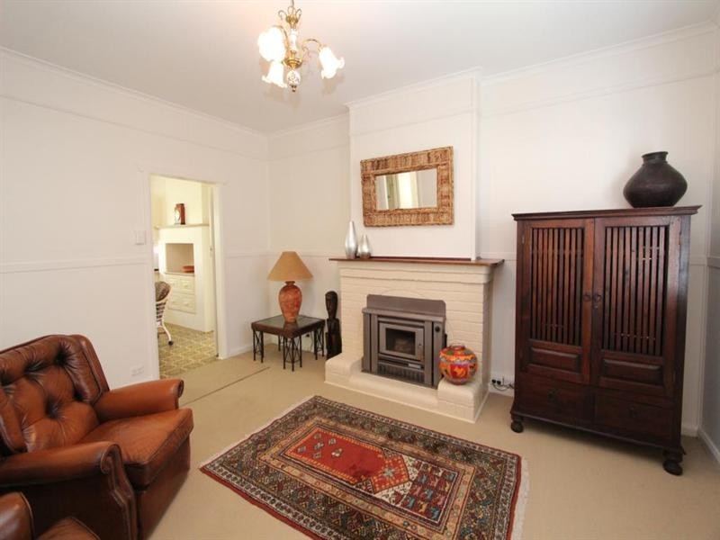 52 George Street, Tenterfield NSW 2372