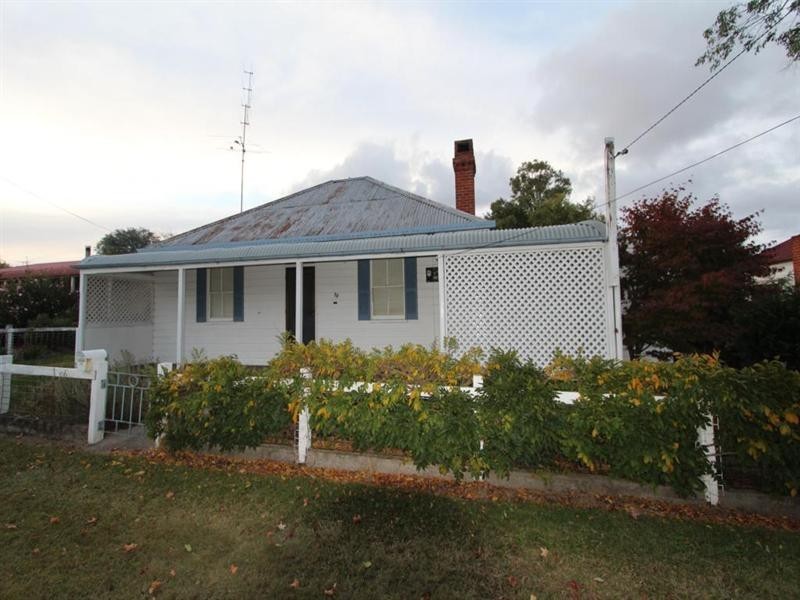 36 Margaret Street, Tenterfield NSW 2372