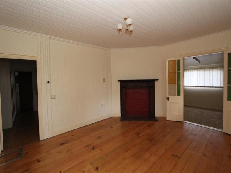 36 Margaret Street, Tenterfield NSW 2372