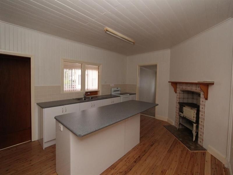 36 Margaret Street, Tenterfield NSW 2372