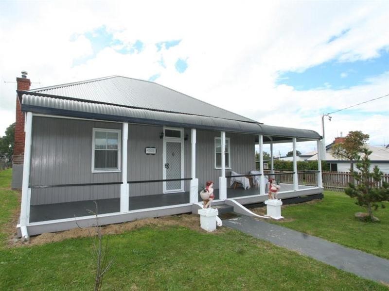 36 Manners Street, Tenterfield NSW 2372