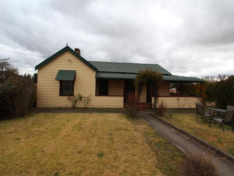 82 Wood Street, Tenterfield NSW 2372