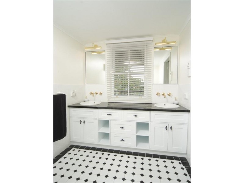 81 Logan Street, Tenterfield NSW 2372