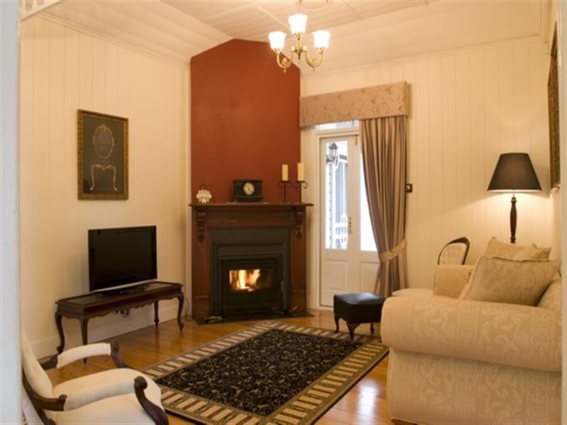 81 Logan Street, Tenterfield NSW 2372