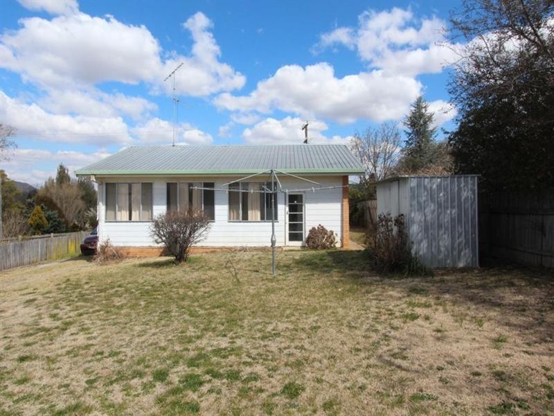 72 MOLESWORTH, Tenterfield NSW 2372