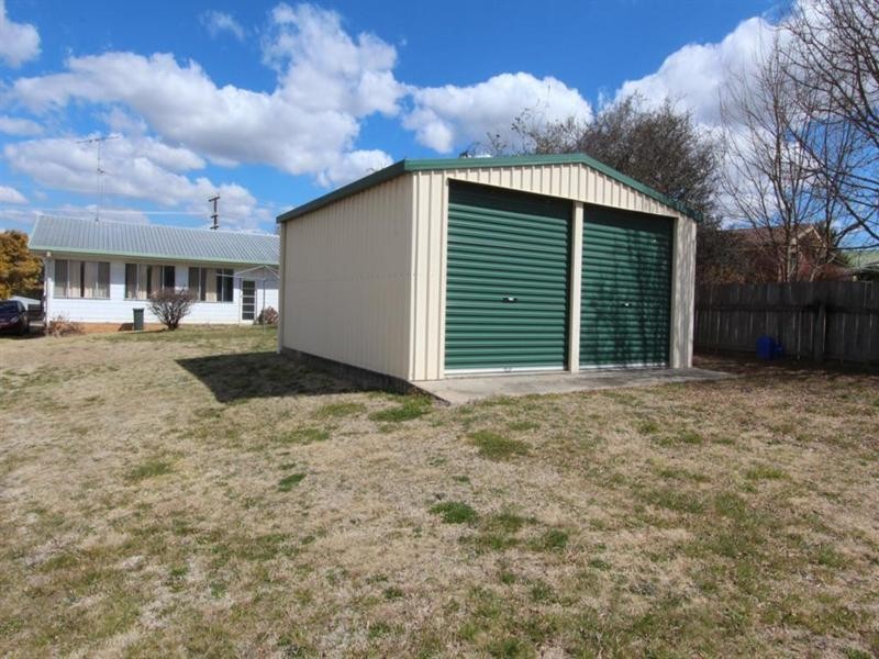72 MOLESWORTH, Tenterfield NSW 2372