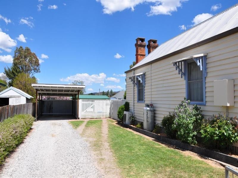 35 Margaret Street, Tenterfield NSW 2372