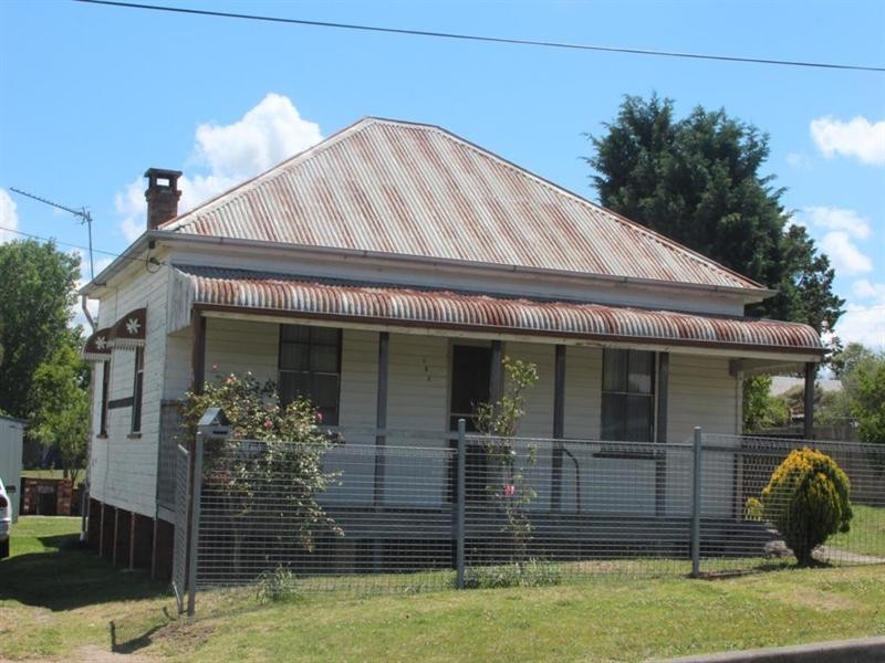 104 Miles Street, Tenterfield NSW 2372