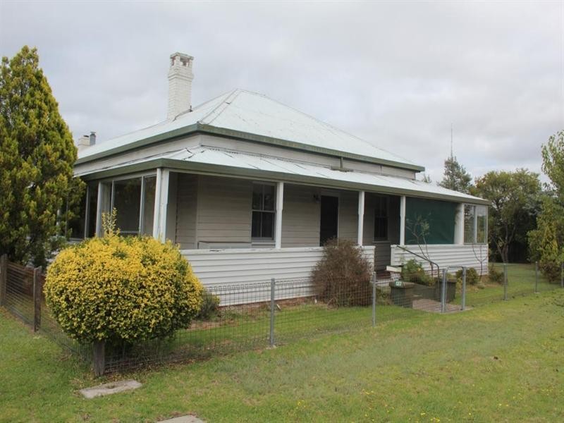 137 Miles Street, Tenterfield NSW 2372