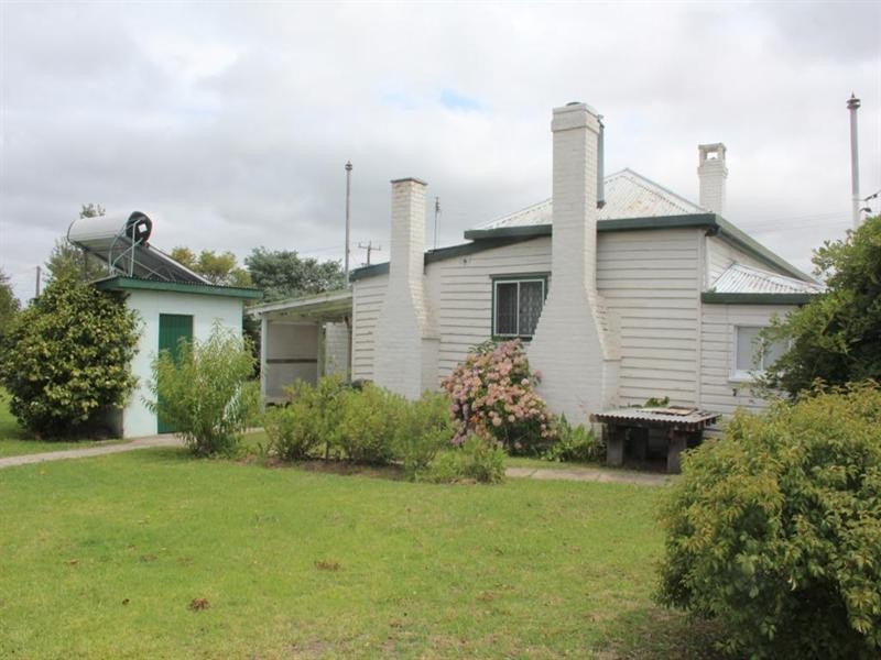 137 Miles Street, Tenterfield NSW 2372
