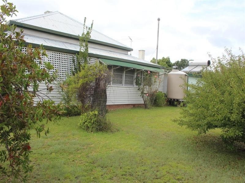 137 Miles Street, Tenterfield NSW 2372