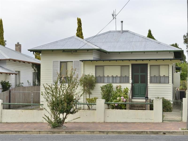 82 High Street, Tenterfield NSW 2372