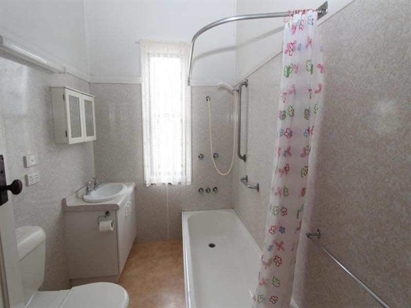 82 High Street, Tenterfield NSW 2372