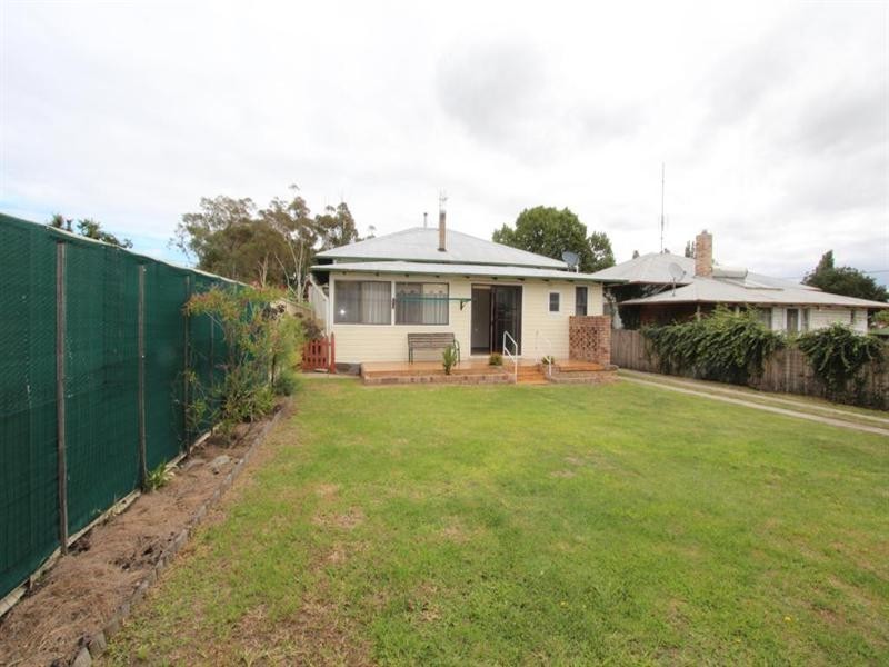 82 High Street, Tenterfield NSW 2372