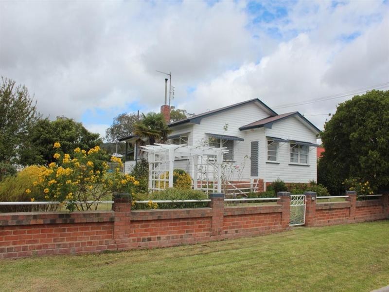45 Wood Street, Tenterfield NSW 2372
