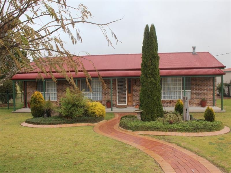 192 East Street, Tenterfield NSW 2372