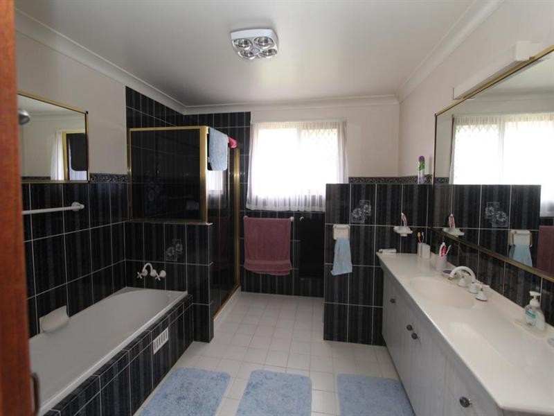 18 Wood Street, Tenterfield NSW 2372