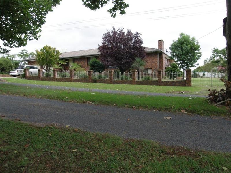 18 Wood Street, Tenterfield NSW 2372
