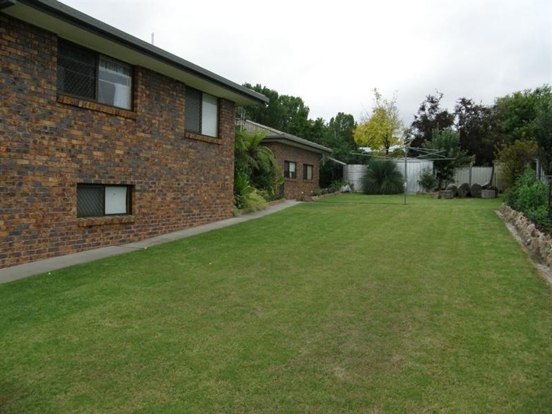 18 Wood Street, Tenterfield NSW 2372