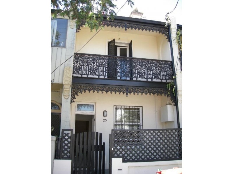 25 Sutherland Street, St Peters NSW 2044