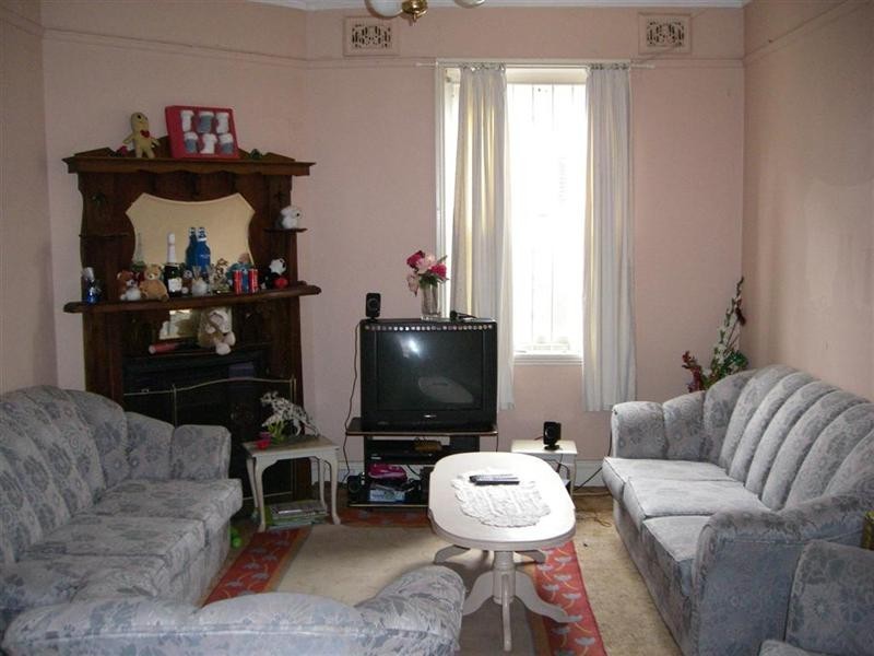 9 TINCOMBE Street, Canterbury NSW 2193