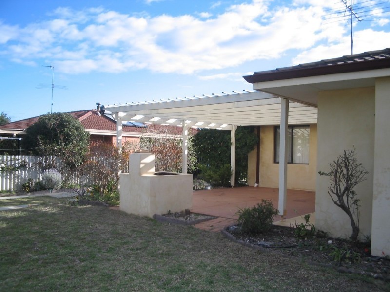 16 Riverglen Drive, North Yunderup WA 6208