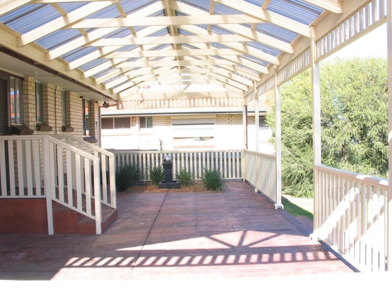 29 LINDSAY Avenue, Valley View SA 5093