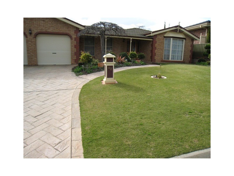 42 HEDGEROW Drive, Gulfview Heights SA 5096