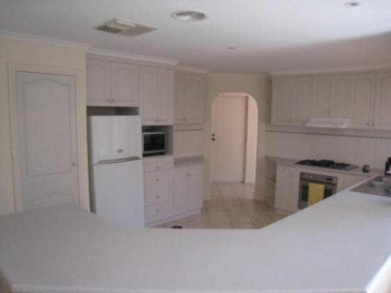 8 Chamberlain Court, Greenwith SA 5125