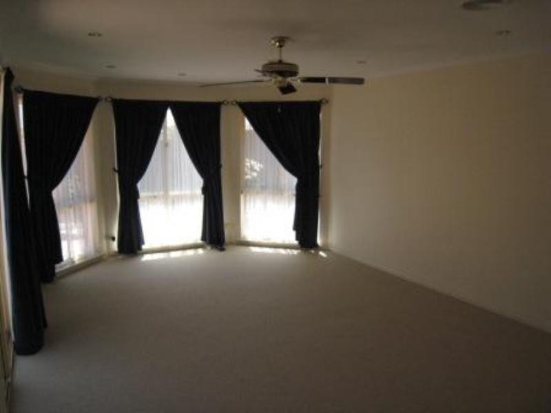 8 Chamberlain Court, Greenwith SA 5125