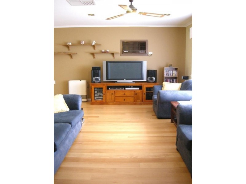 11 Sunhaven Road, Redwood Park SA 5097