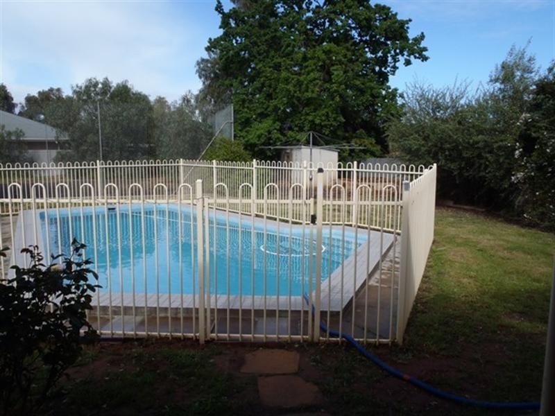 8 THOMAS Avenue, Salisbury SA 5108