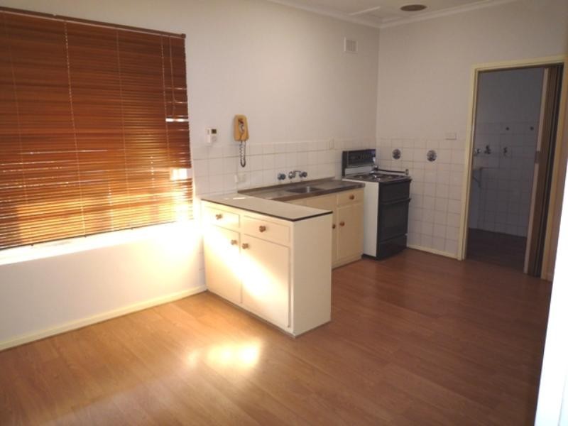 6 Philip Crescent, Valley View SA 5093