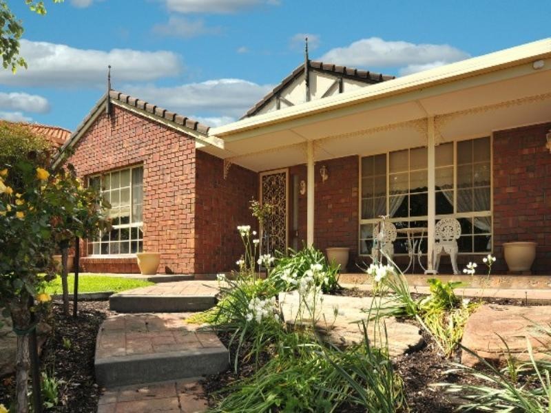 18 Bernacchi Court, Greenwith SA 5125